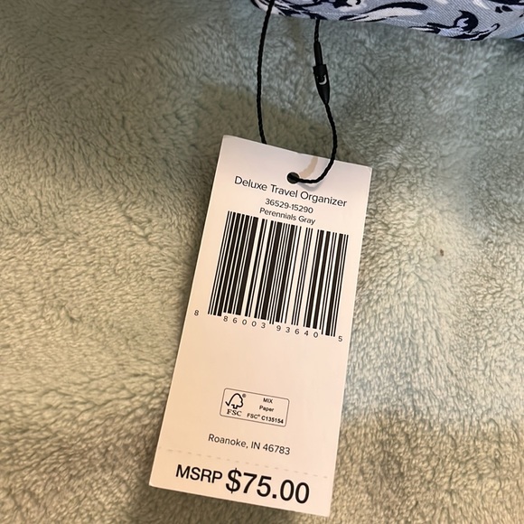 VERA BRADLEY Deluxe Travel organizer. NWT - Picture 12 of 14